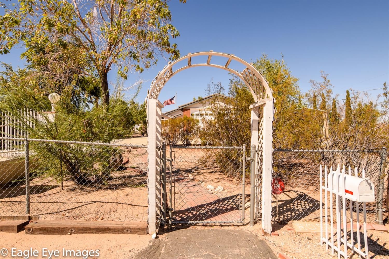 15610 Myalon Rd, Apple Valley, CA 92307 photo 2