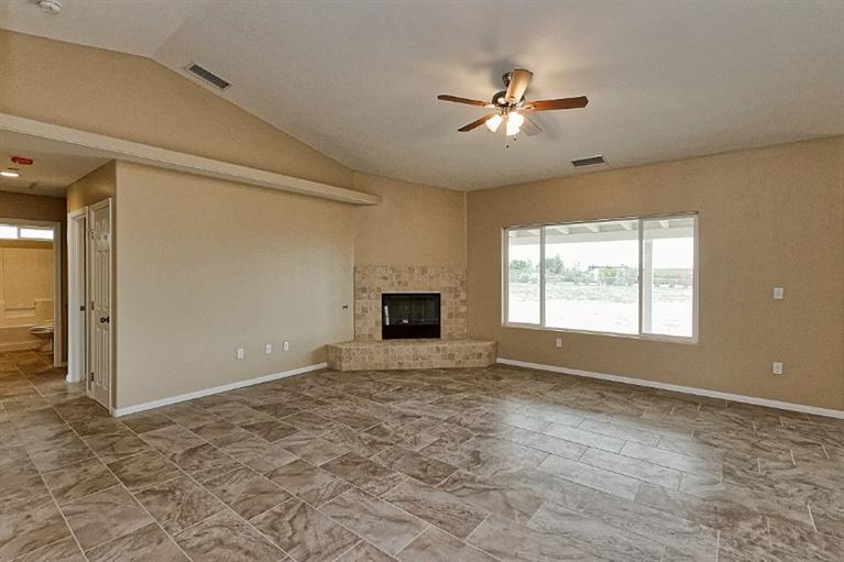 18075 Dunkirk St, Hesperia, CA 92345 photo 9