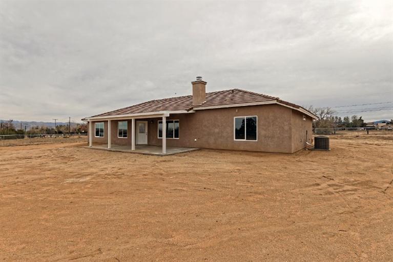 18075 Dunkirk St, Hesperia, CA 92345 photo 4