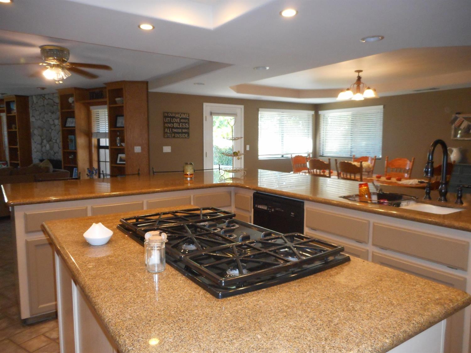 Undisclosed, Apple Valley, CA 92307 photo 10