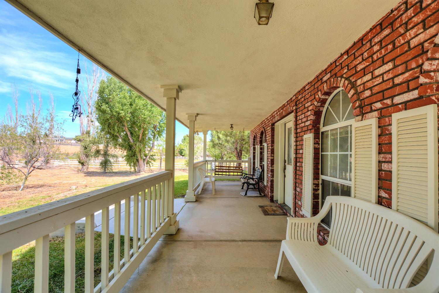 10601 Riverview Ave, Hesperia, CA 92345 photo 2