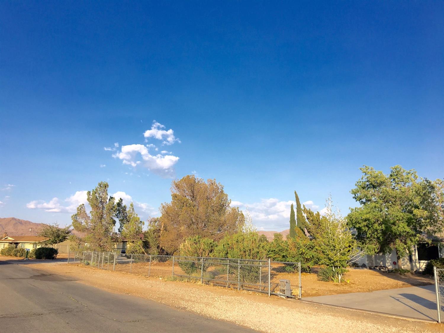 15201 Ramona Rd, Apple Valley, CA 92307 photo 3