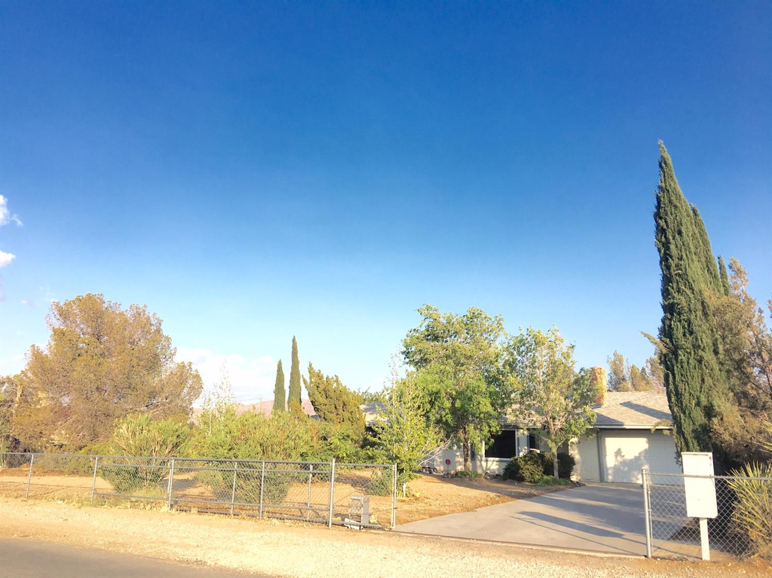 15201 Ramona Rd, Apple Valley, CA 92307 photo 4