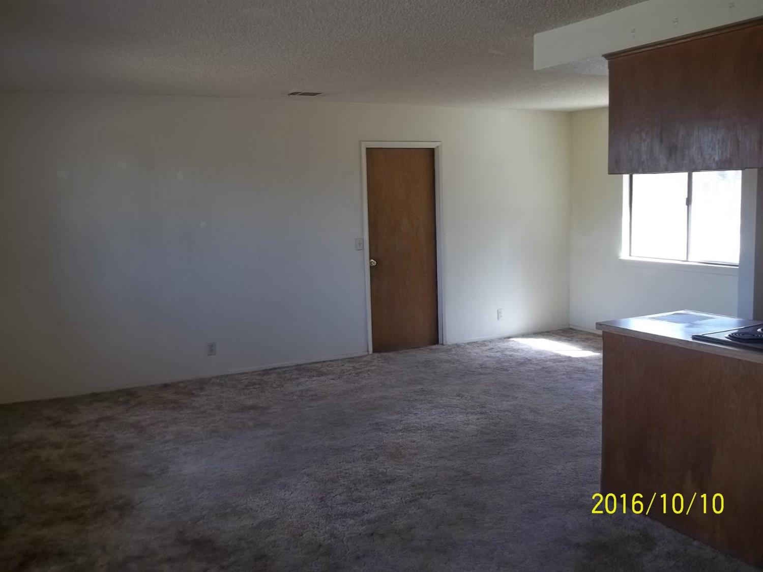 22695 El Centro Rd, Apple Valley, CA 92307 photo 2
