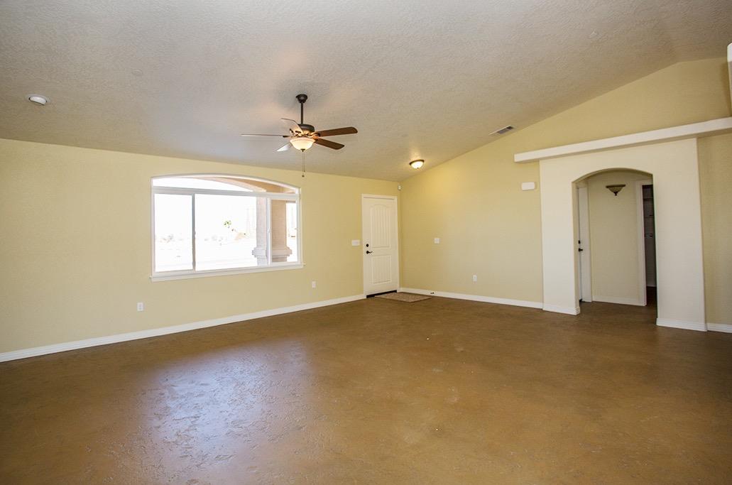 18449 Willow St, Hesperia, CA 92345 photo 9