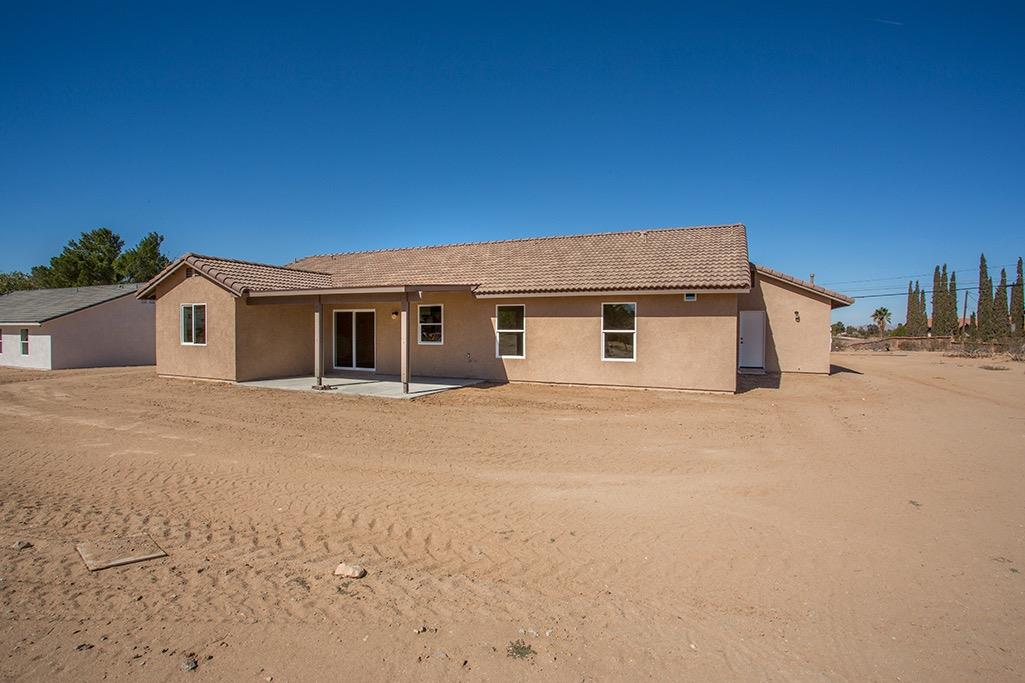 18449 Willow St, Hesperia, CA 92345 photo 5