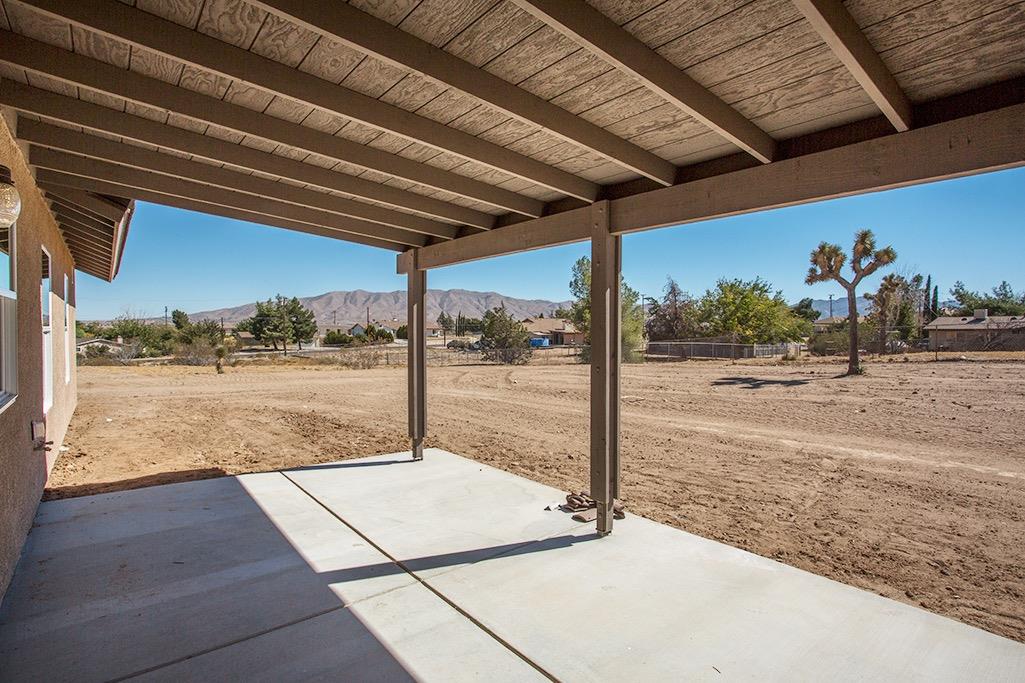 18449 Willow St, Hesperia, CA 92345 photo 7