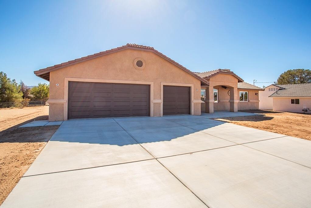 18449 Willow St, Hesperia, CA 92345 photo 2