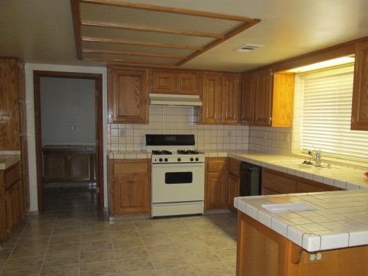 17061 Catalpa St, Hesperia, CA 92345 photo 2