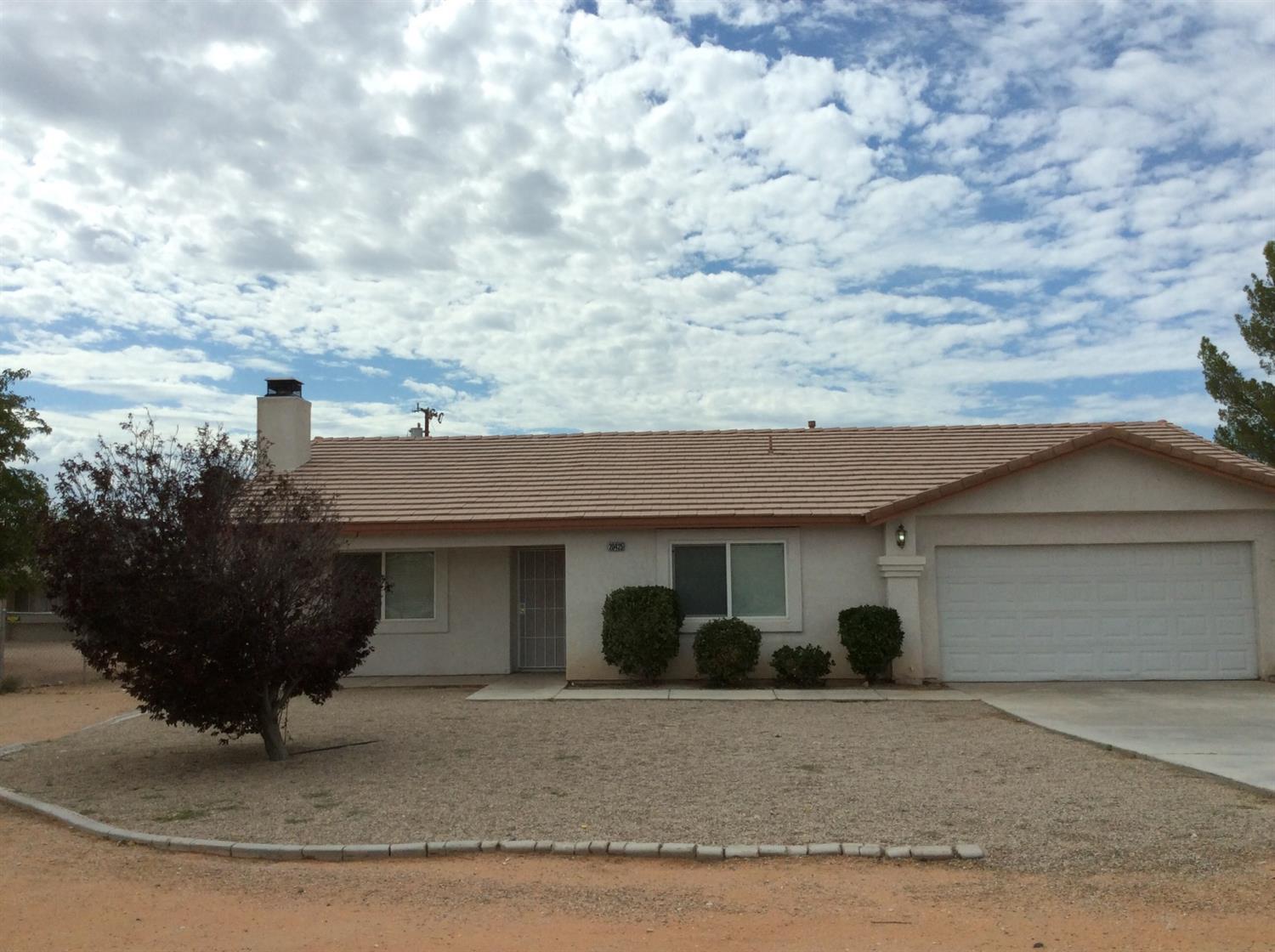 20425 Zuni Rd, Apple Valley, CA 92307 photo 1
