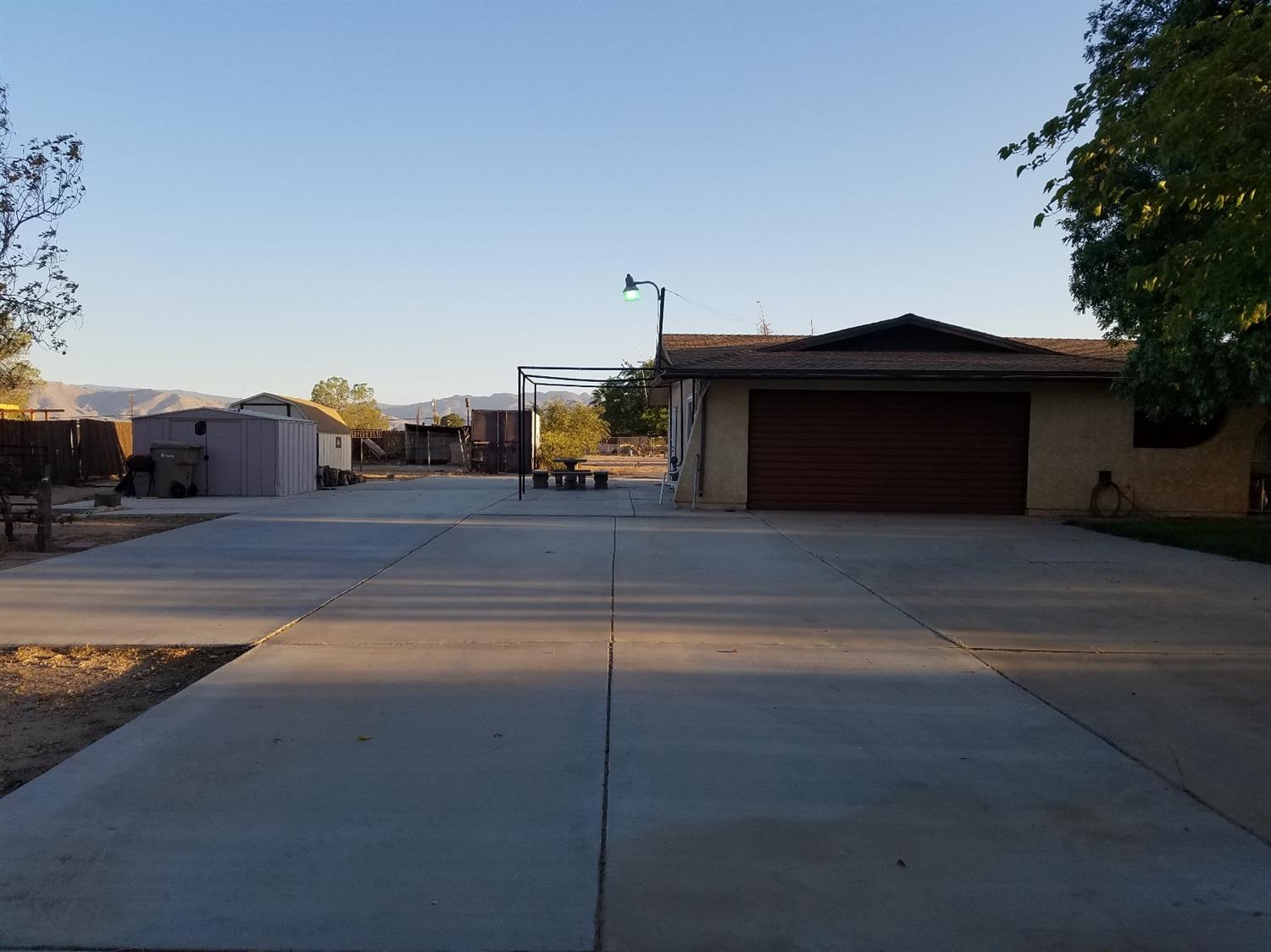 17735 Linden St, Hesperia, CA 92345 photo 6
