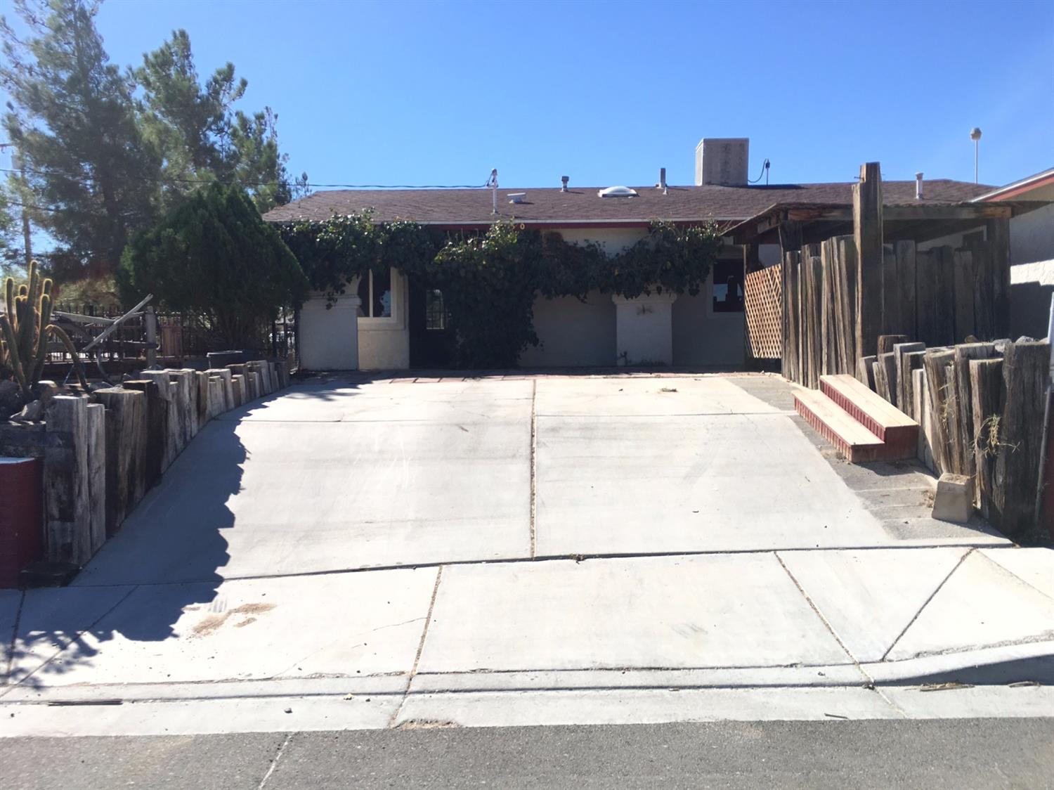 580 Starlight St, Barstow, CA 92311 photo 2