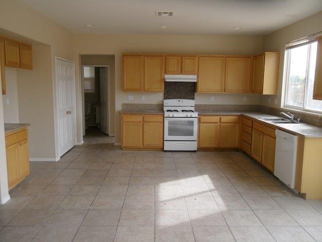 14041 Katelyn St, Hesperia, CA 92345 photo 6