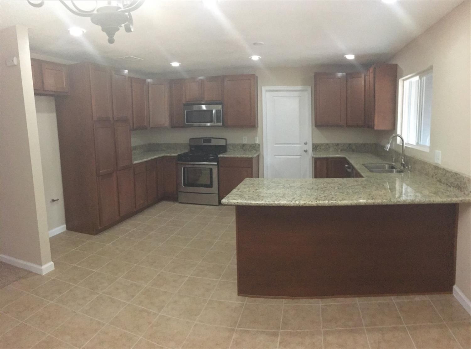 10328 Hawthorne Ave, Hesperia, CA 92345 photo 2