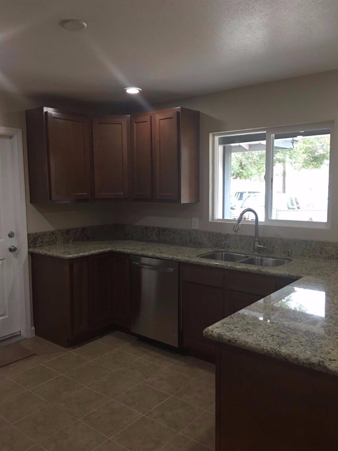 10328 Hawthorne Ave, Hesperia, CA 92345 photo 4