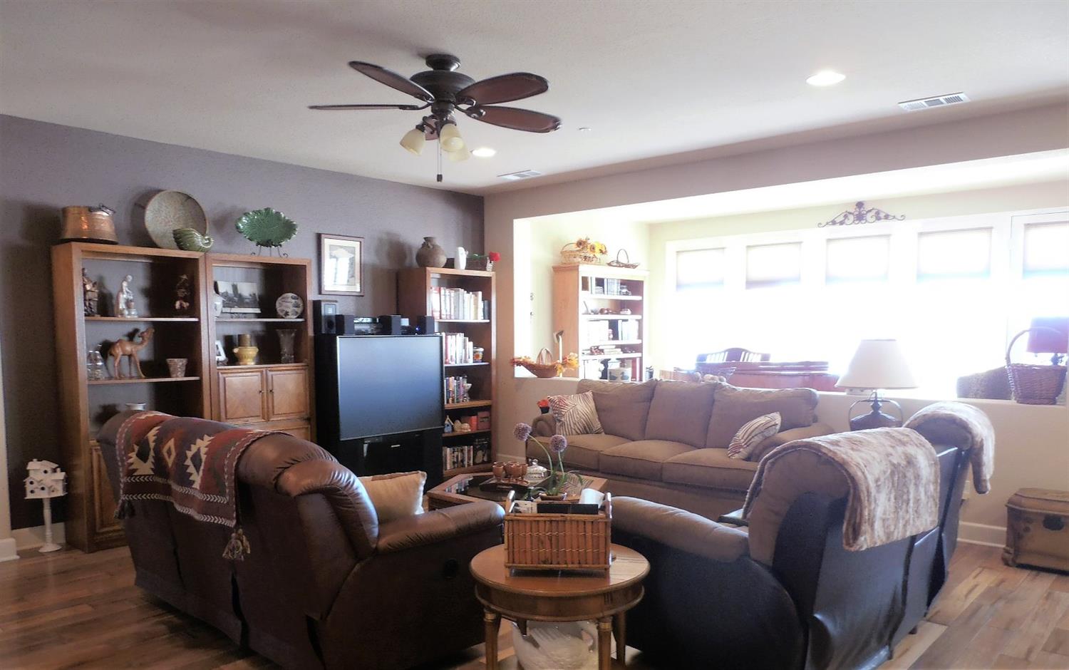 10740 Green Valley Rd, Apple Valley, CA 92308 photo 2