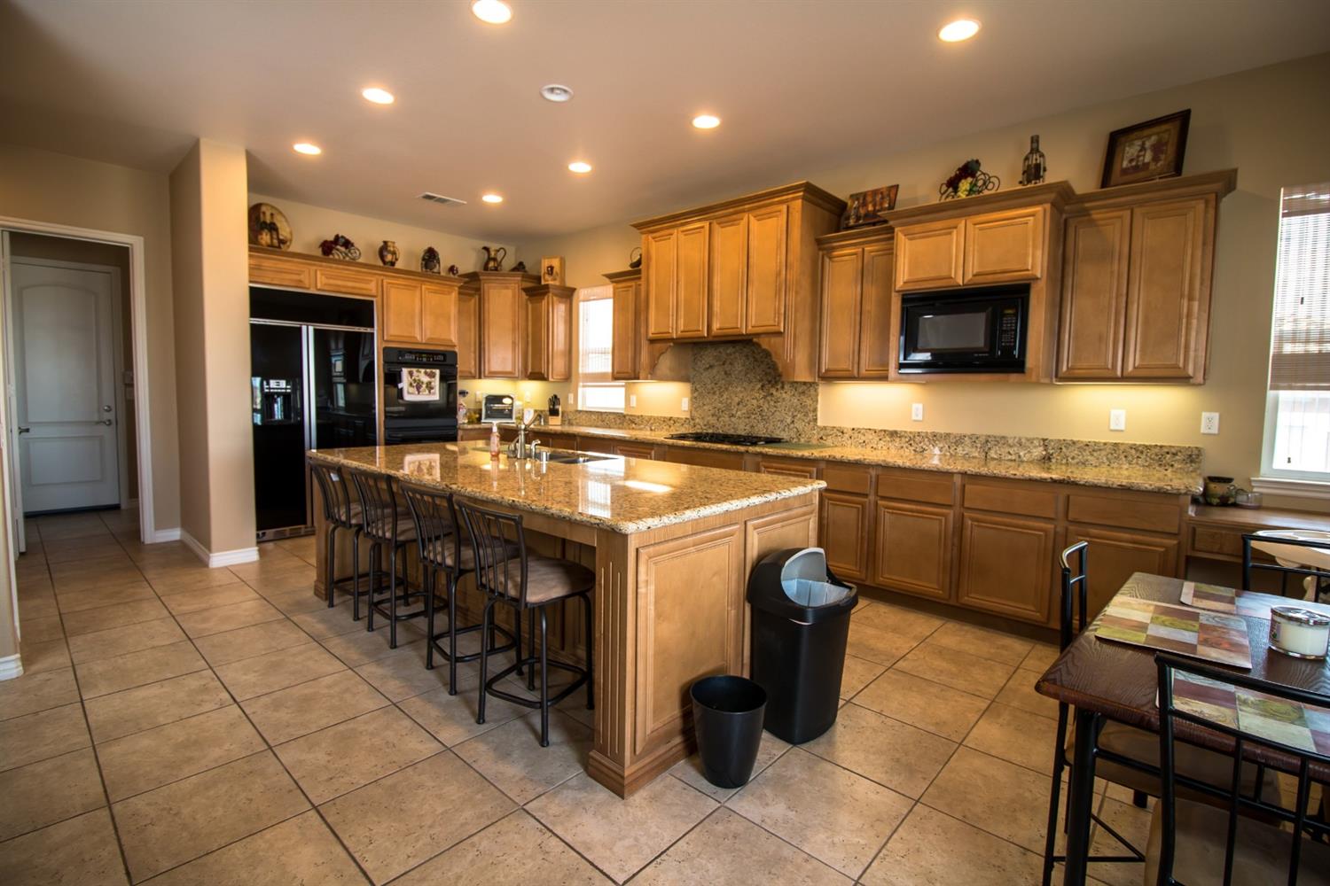 19538 Chuparosa Rd, Apple Valley, CA 92307 photo 2