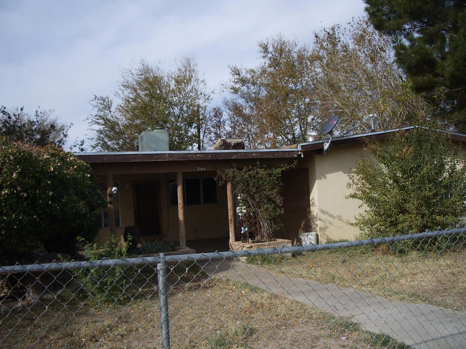 36460 Vernon Dr, Barstow, CA 92311 photo 2