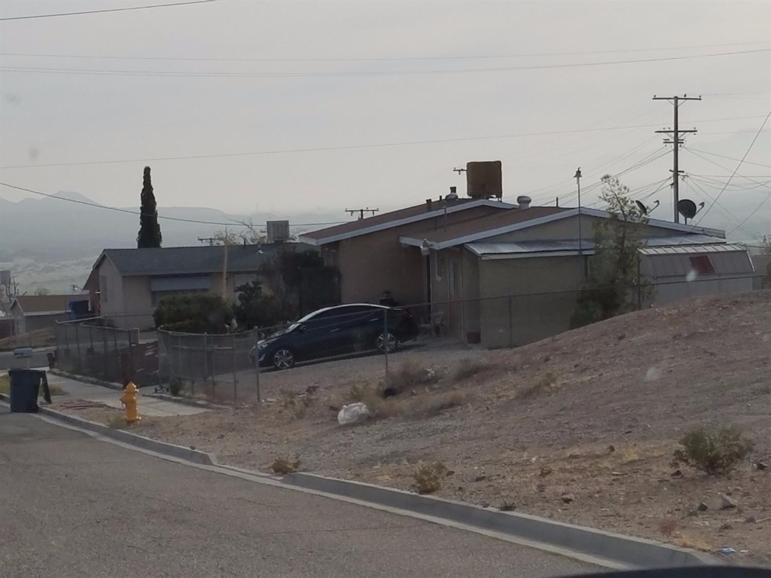900 Lillian Dr, Barstow, CA 92311 photo 2