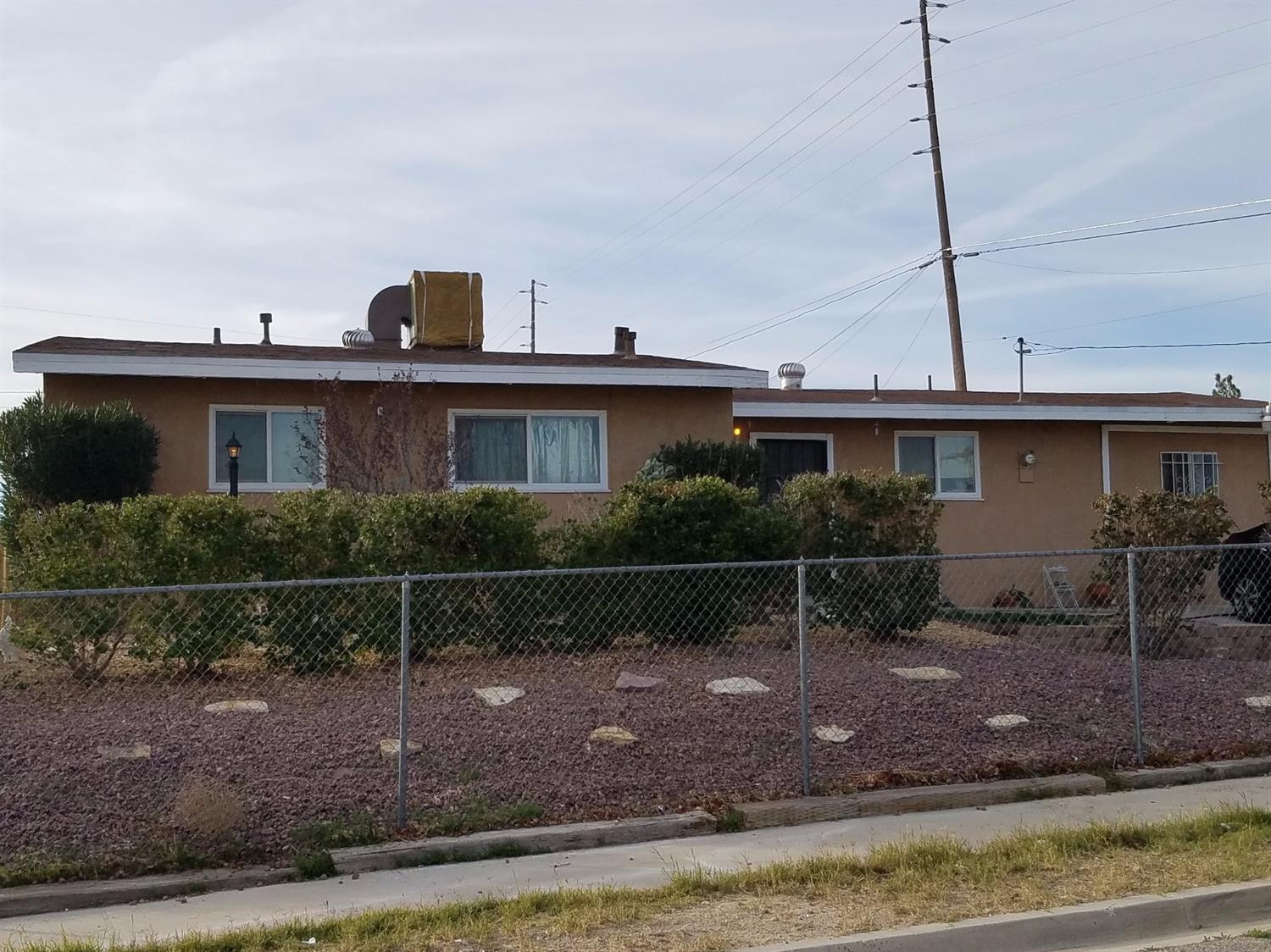 900 Lillian Dr, Barstow, CA 92311 photo 1