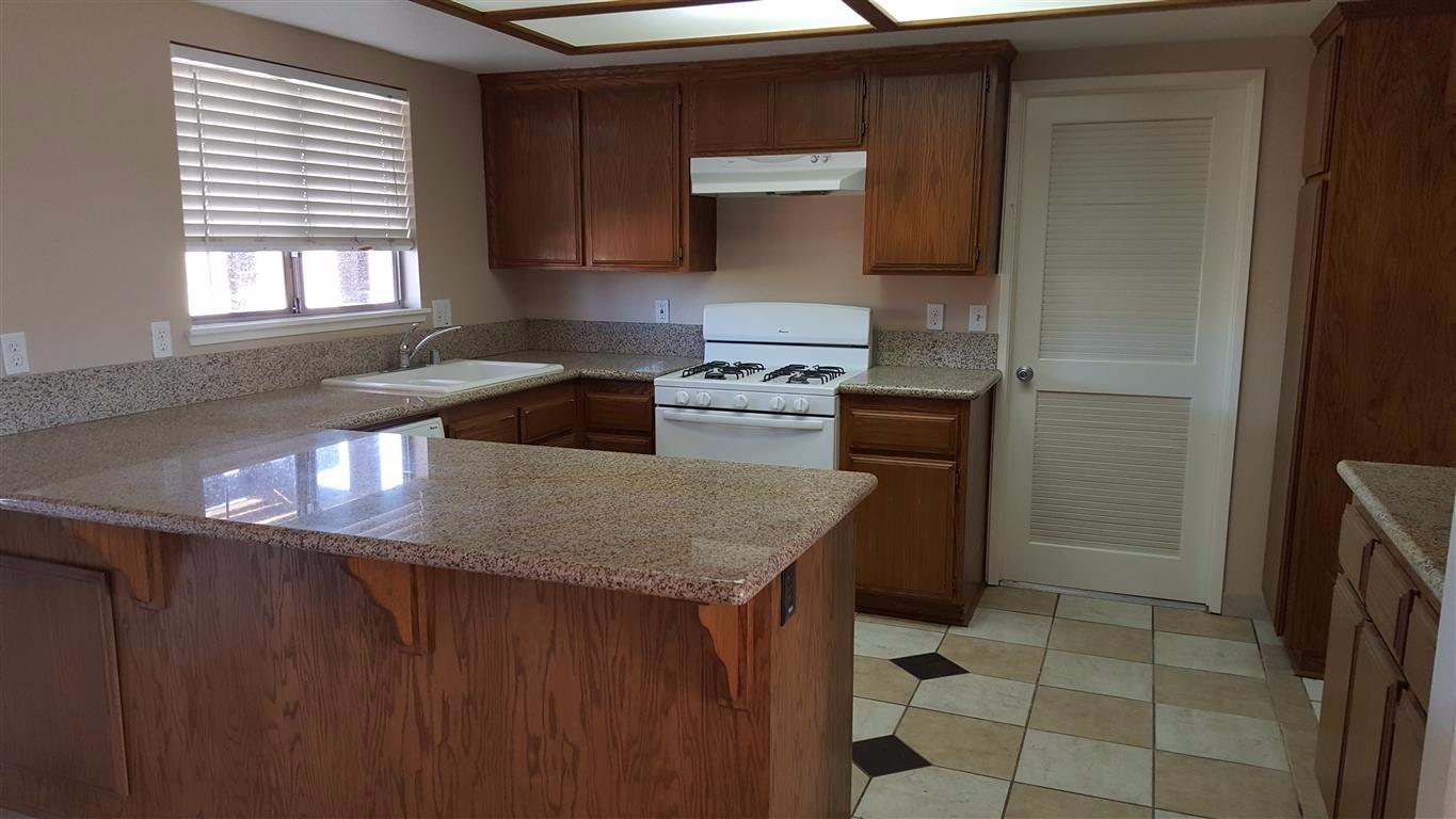 22256 Cholena Rd, Apple Valley, CA 92307 photo 4