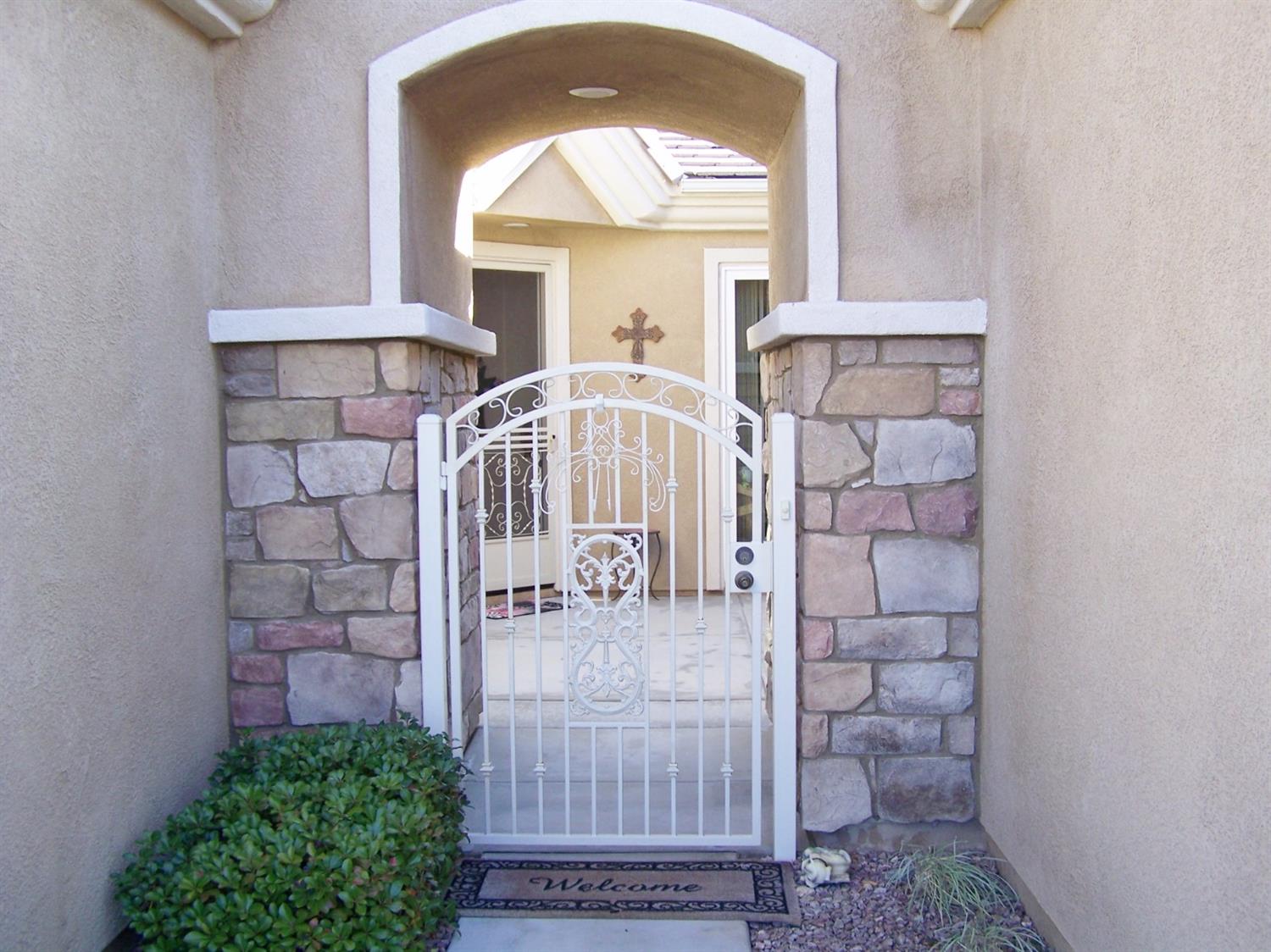 10117 Redstone Rd, Apple Valley, CA 92308 photo 2