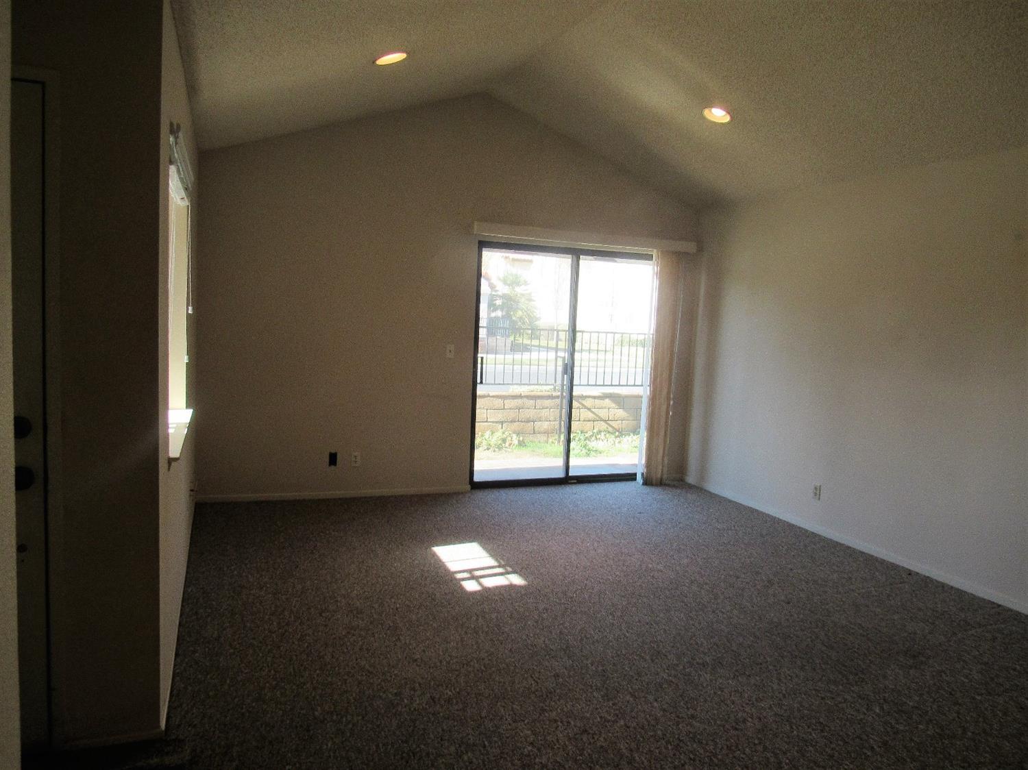 19228 Pine Way, Apple Valley, CA 92308 photo 2