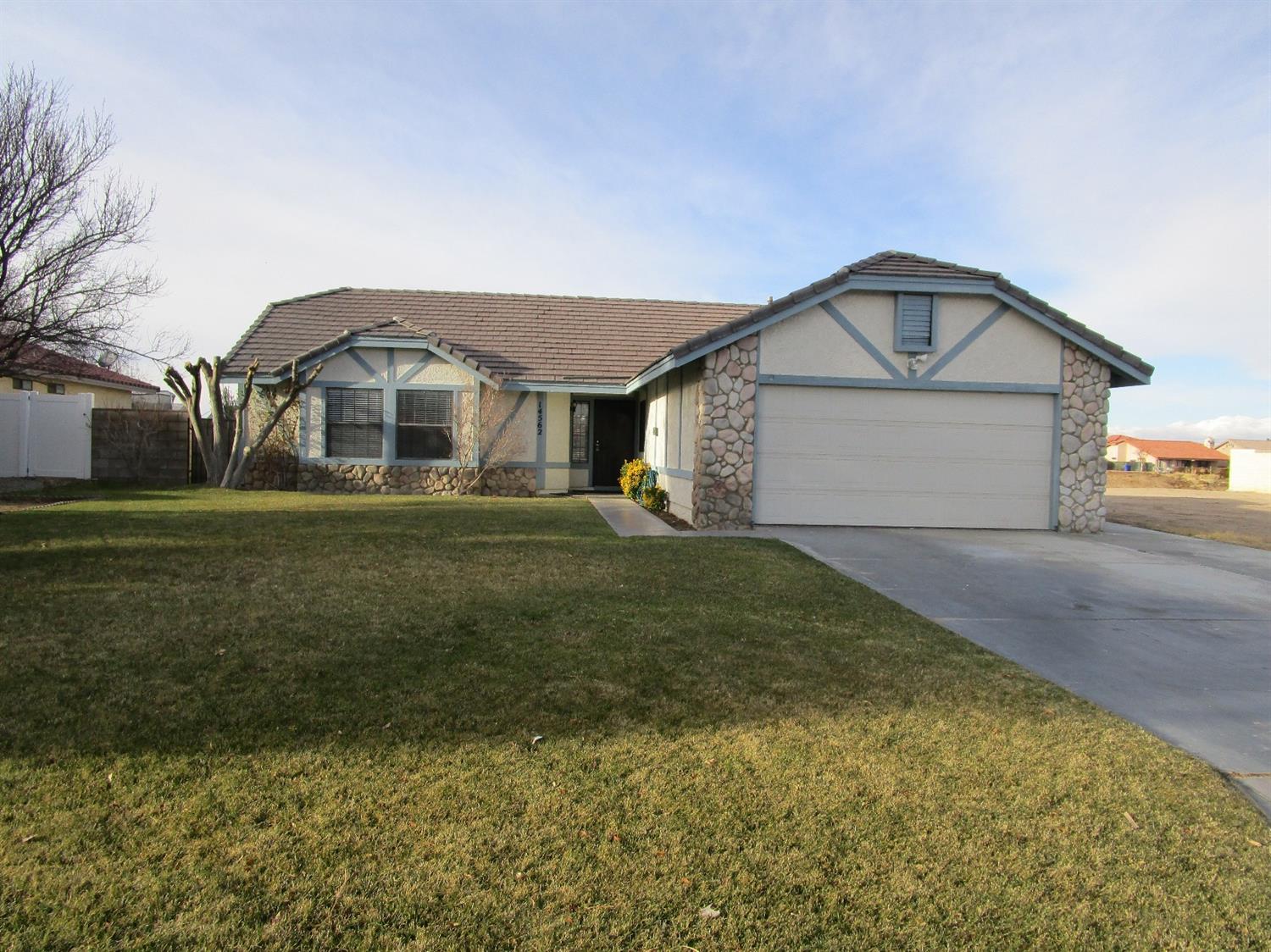 14562 Rivers Edge Rd, Helendale, CA 92342 photo 1