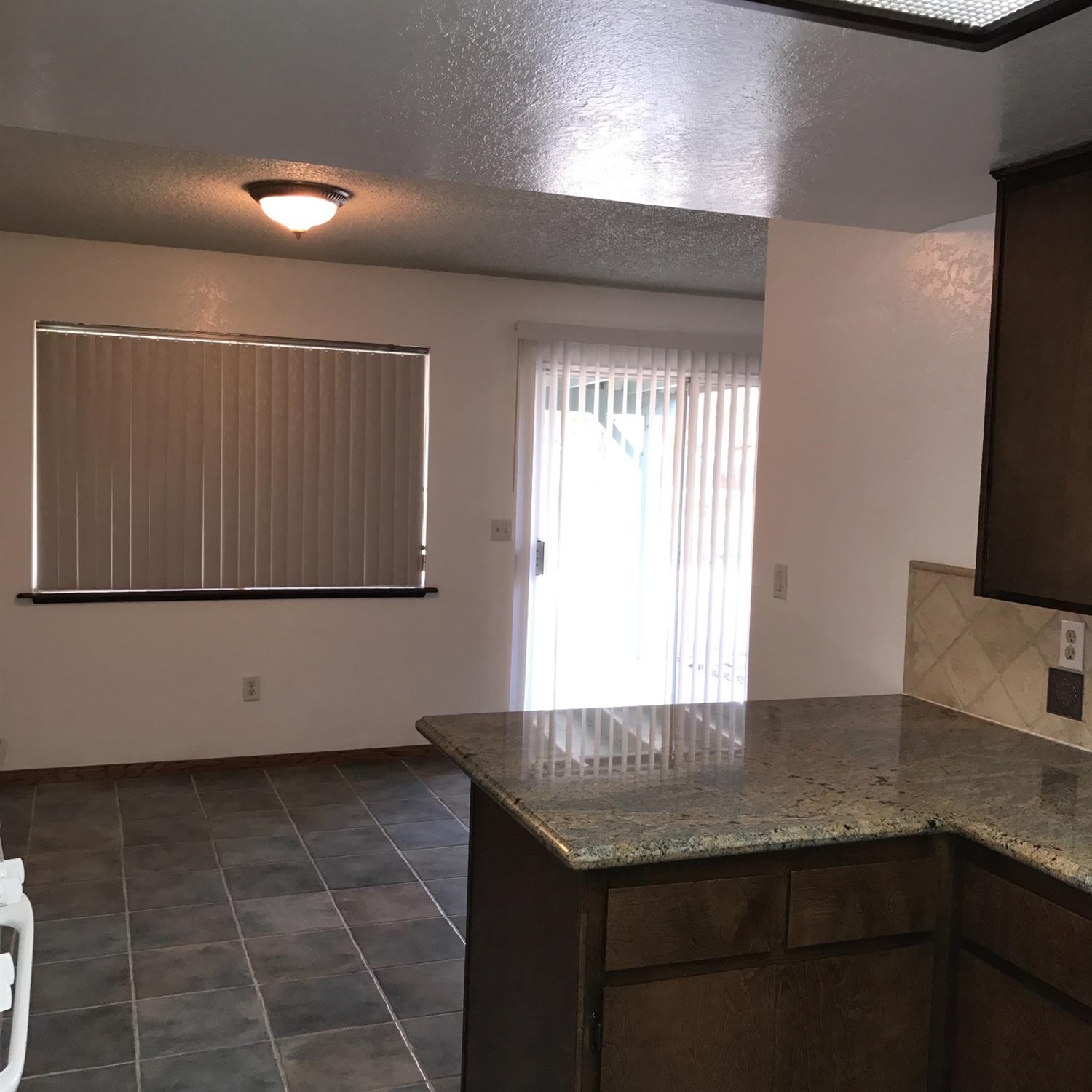 21236 Geronimo Rd, Apple Valley, CA 92308 photo 8