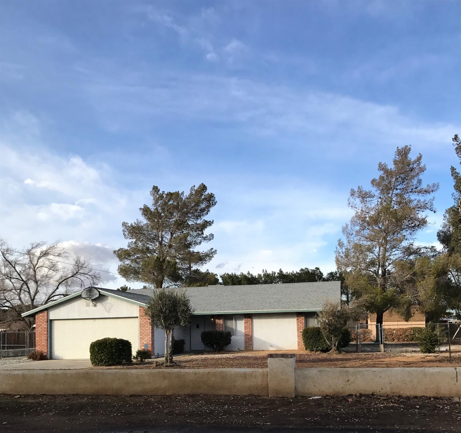 21236 Geronimo Rd, Apple Valley, CA 92308 photo 1