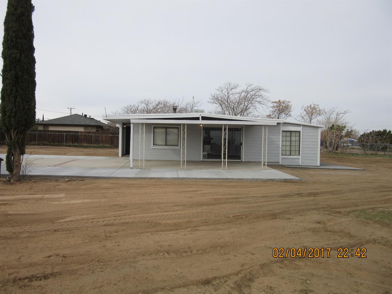 15090 Palm St, Hesperia, CA 92345 photo 2
