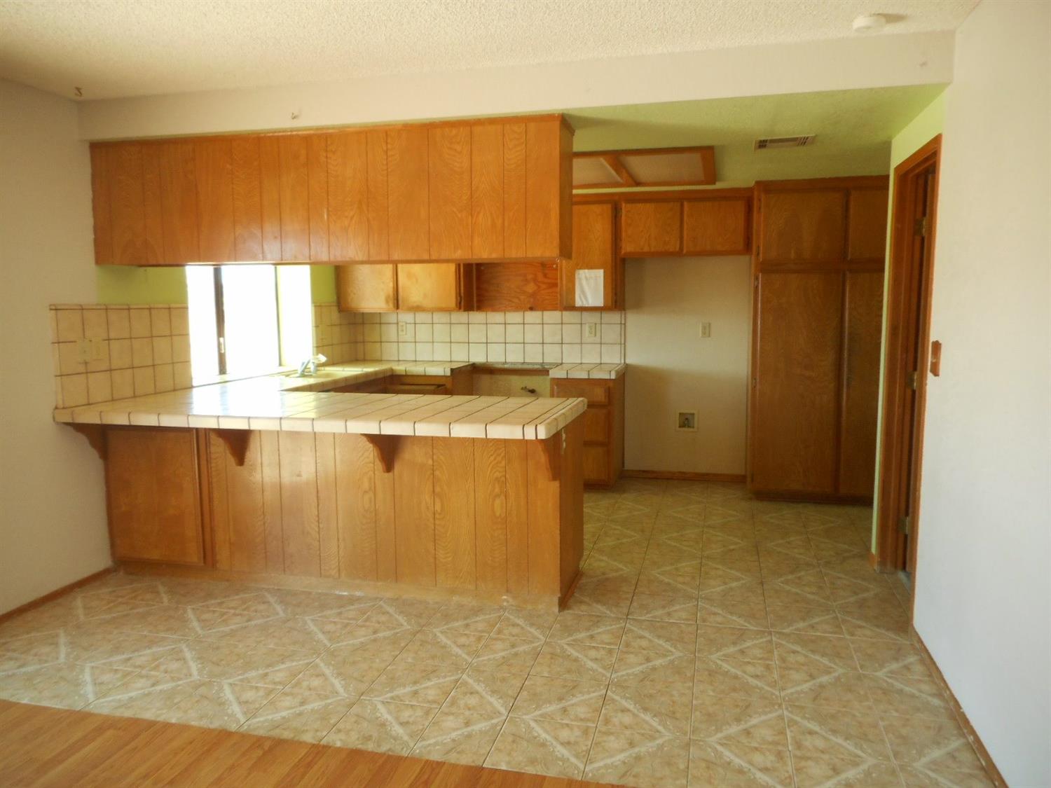 17887 Deodar St, Hesperia, CA 92345 photo 2