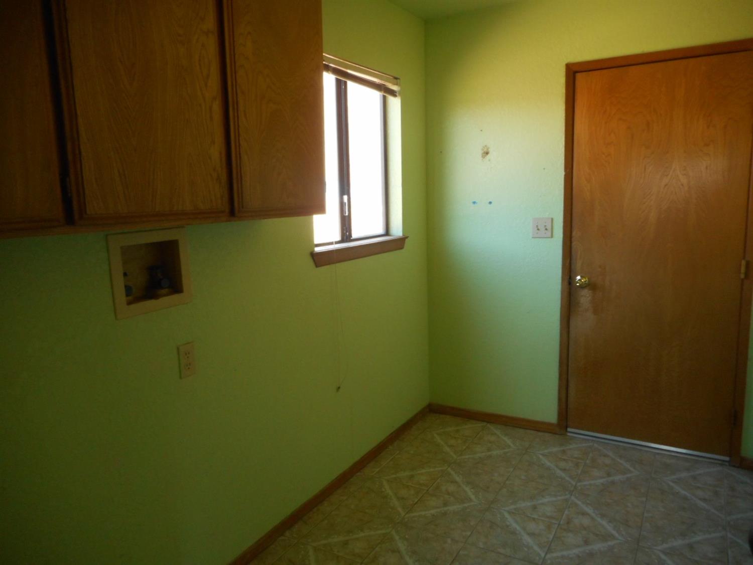 17887 Deodar St, Hesperia, CA 92345 photo 9