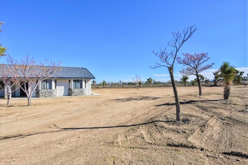 10925 Sonora Rd, Phelan, CA 92371 photo 3