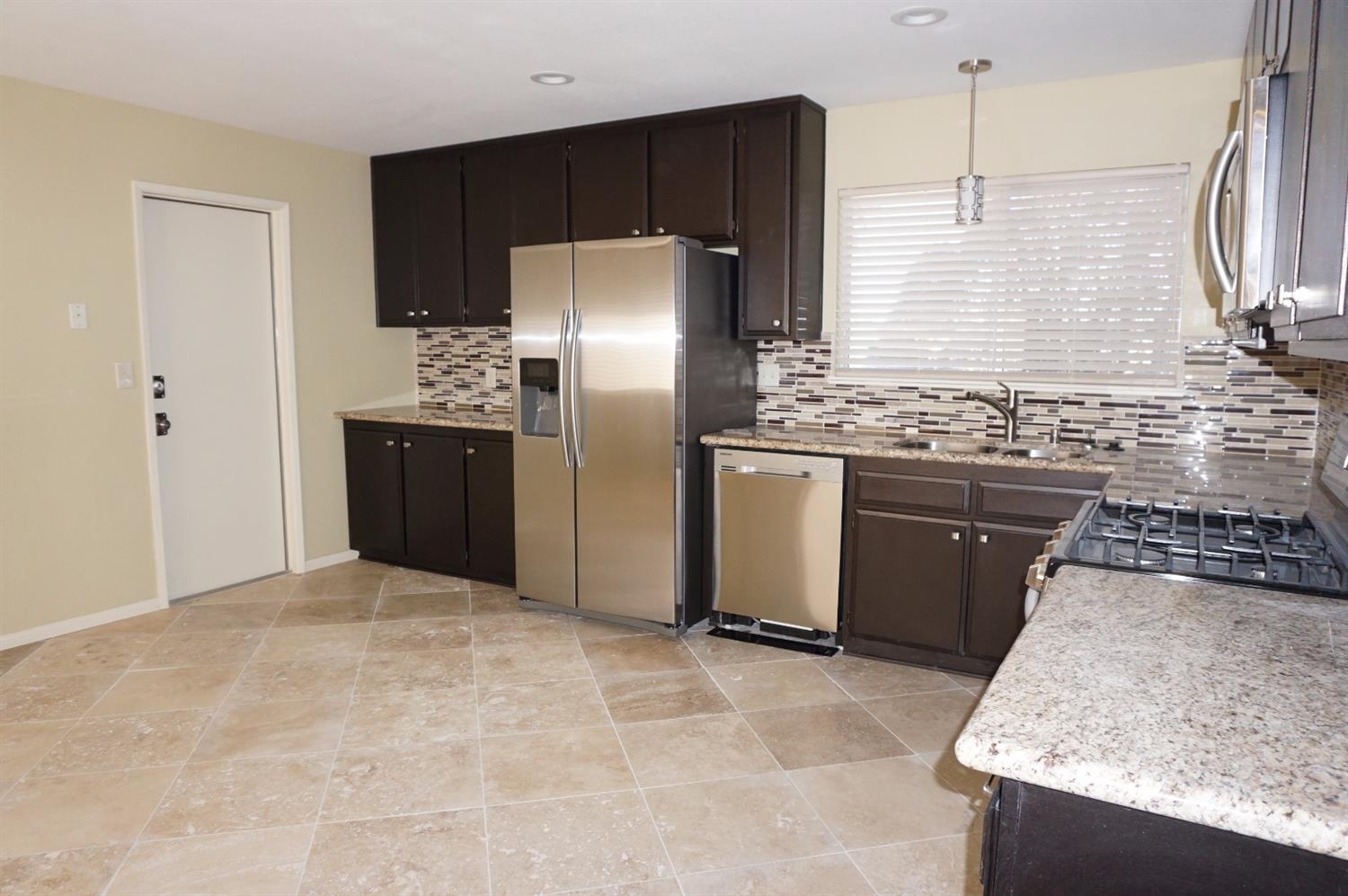 2031 Ruby Dr, Barstow, CA 92311 photo 11