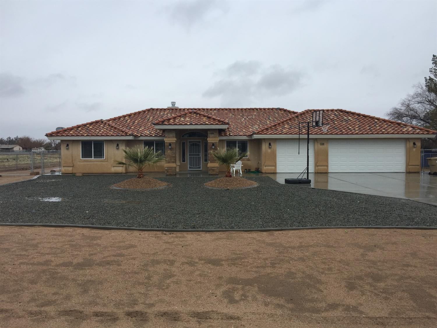 15030 Cedar St, Hesperia, CA 92345 photo 2