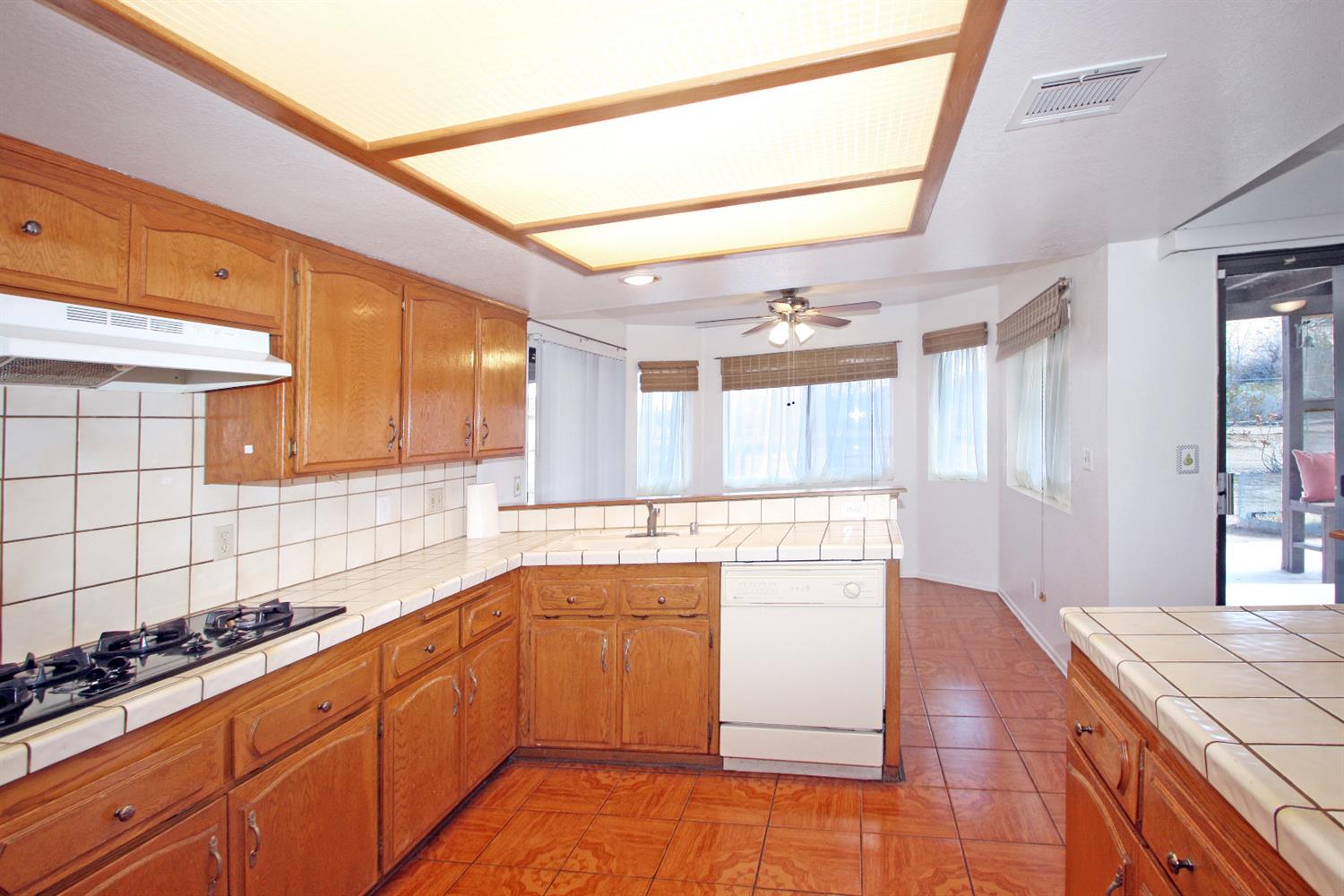 Undisclosed, Apple Valley, CA 92307 photo 17