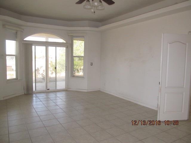 18582 Pacific St, Hesperia, CA 92345 photo 2