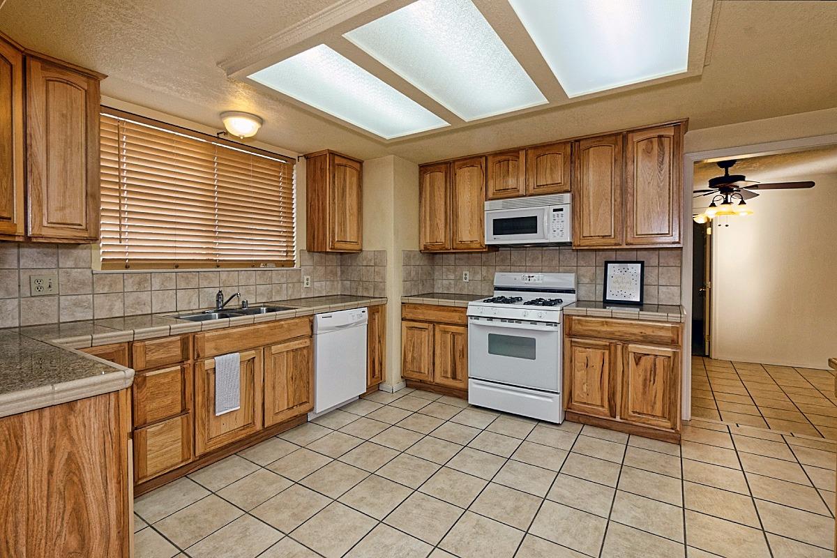 18017 Catalpa St, Hesperia, CA 92345 photo 19