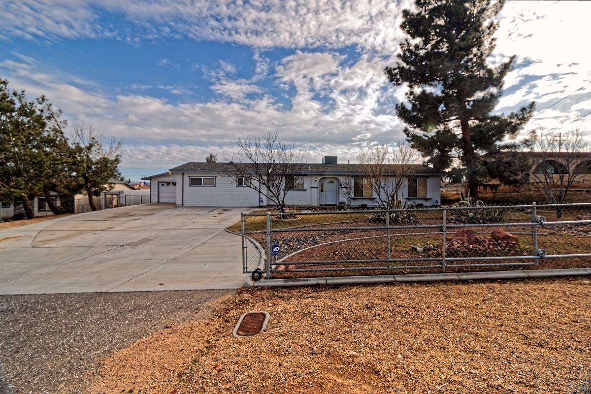 18017 Catalpa St, Hesperia, CA 92345 photo 1