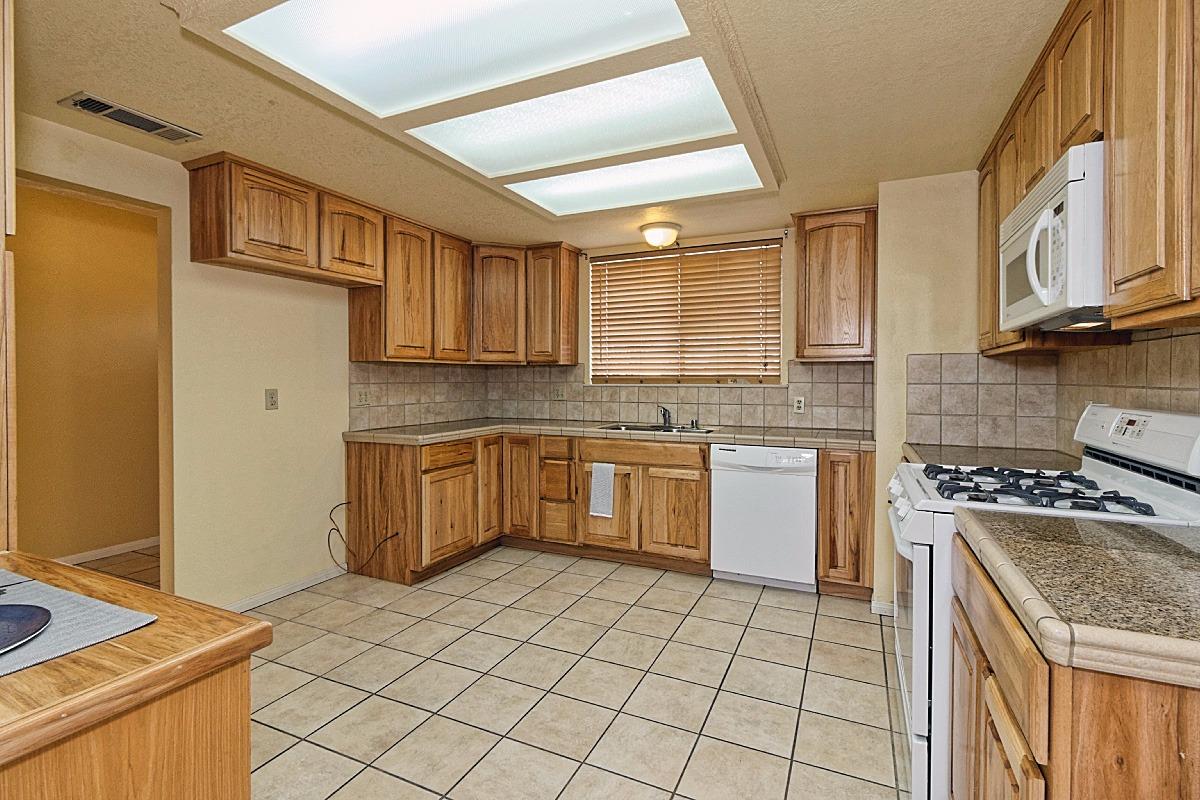 18017 Catalpa St, Hesperia, CA 92345 photo 18