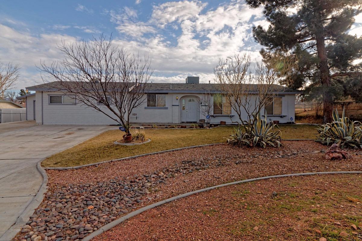 18017 Catalpa St, Hesperia, CA 92345 photo 2