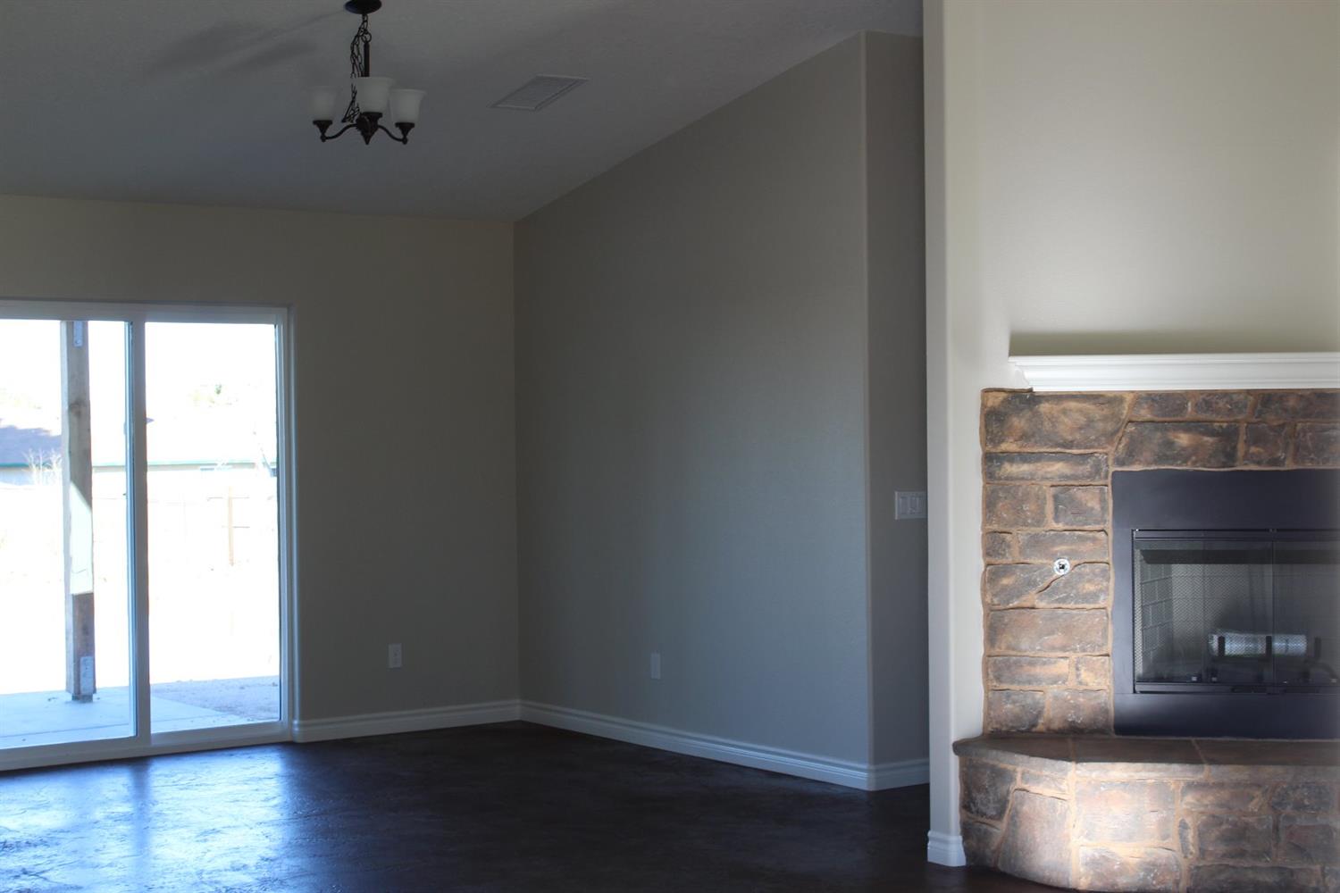 7403 Windsor Ave, Hesperia, CA 92345 photo 4