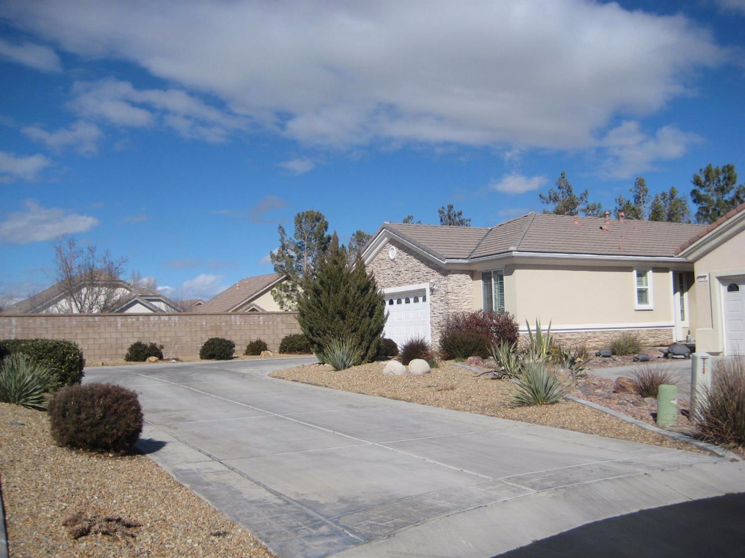 19698 Lucaya Ct, Apple Valley, CA 92308 photo 2