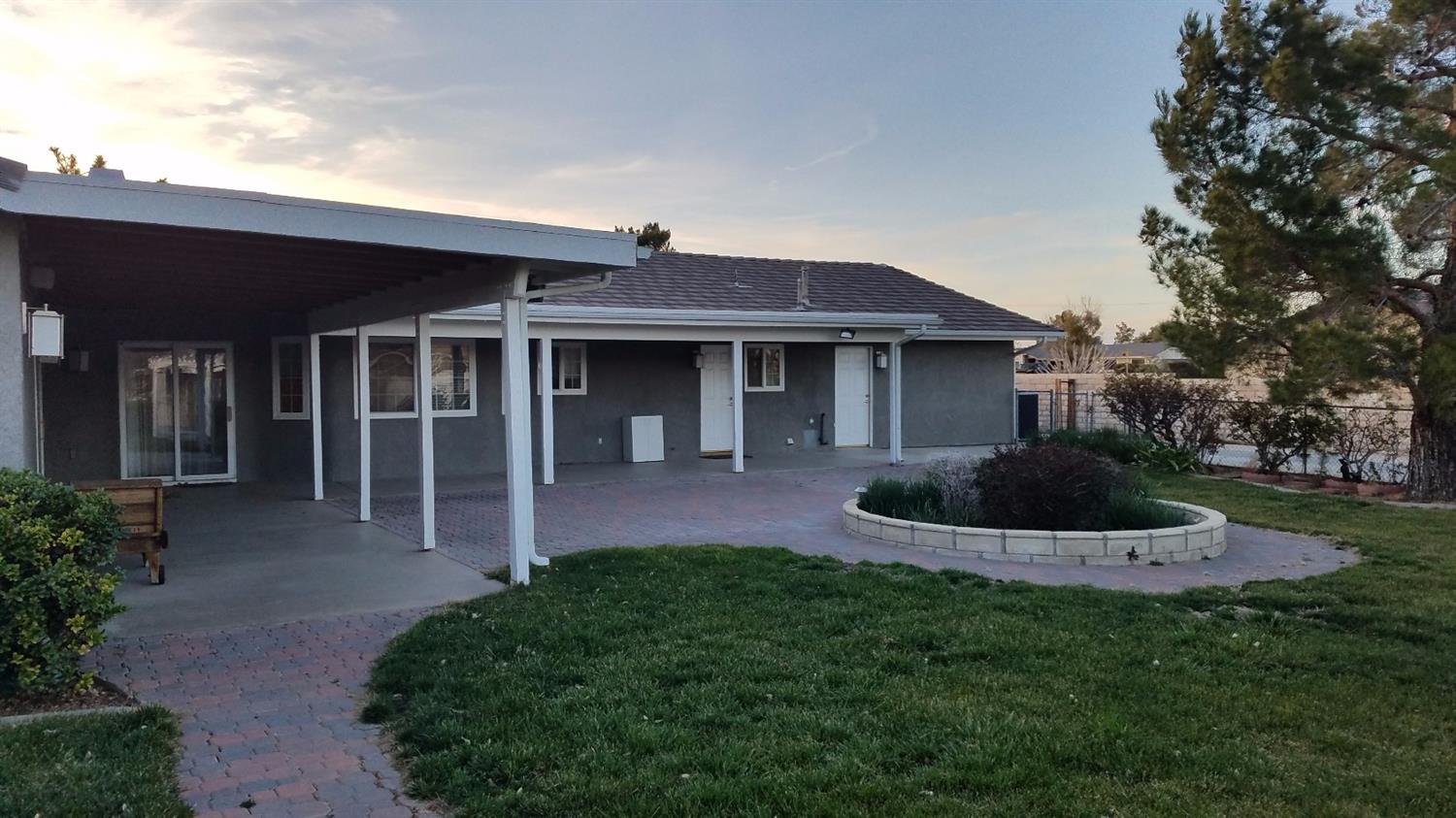 19310 Oneida Rd, Apple Valley, CA 92307 photo 2