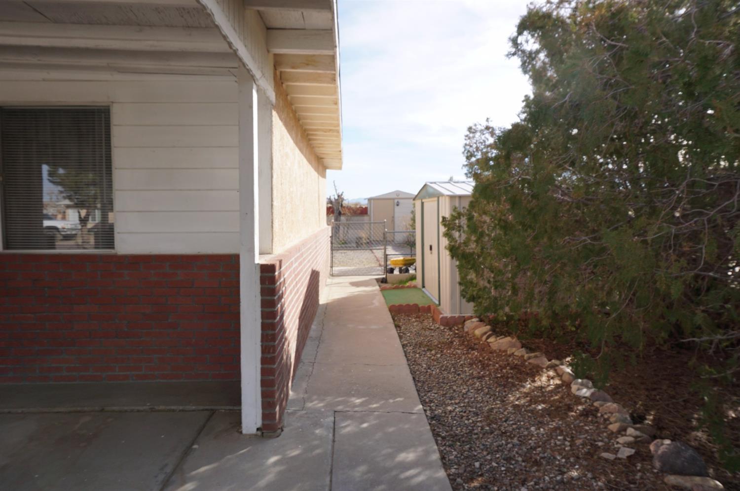 25319 Jade Rd, Barstow, CA 92311 photo 4