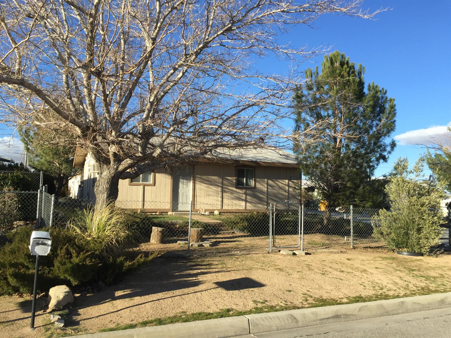 19260 Monterey St, Hesperia, CA 92345 photo 1