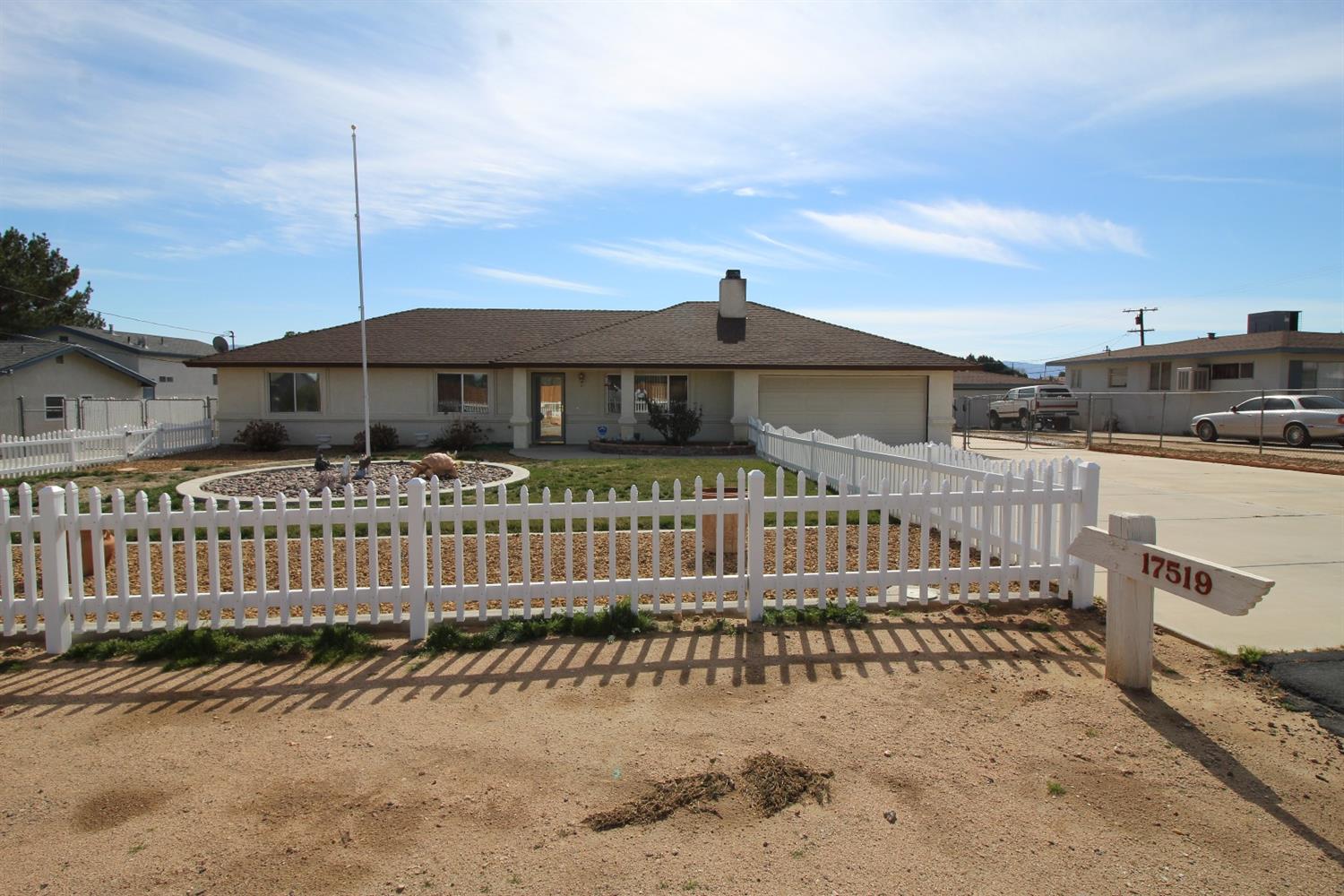17519 Redbud St, Hesperia, CA 92345 photo 1