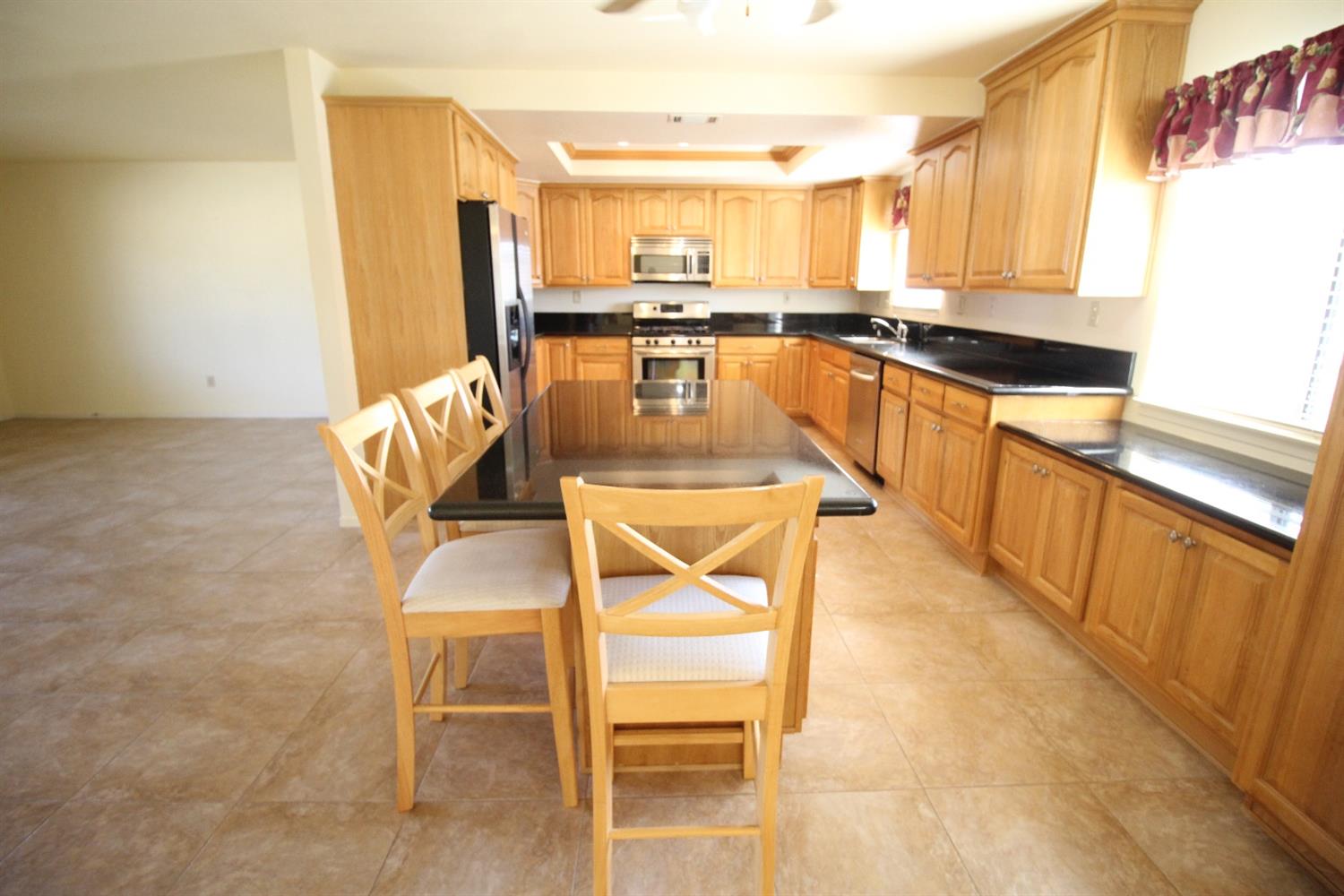 17519 Redbud St, Hesperia, CA 92345 photo 3