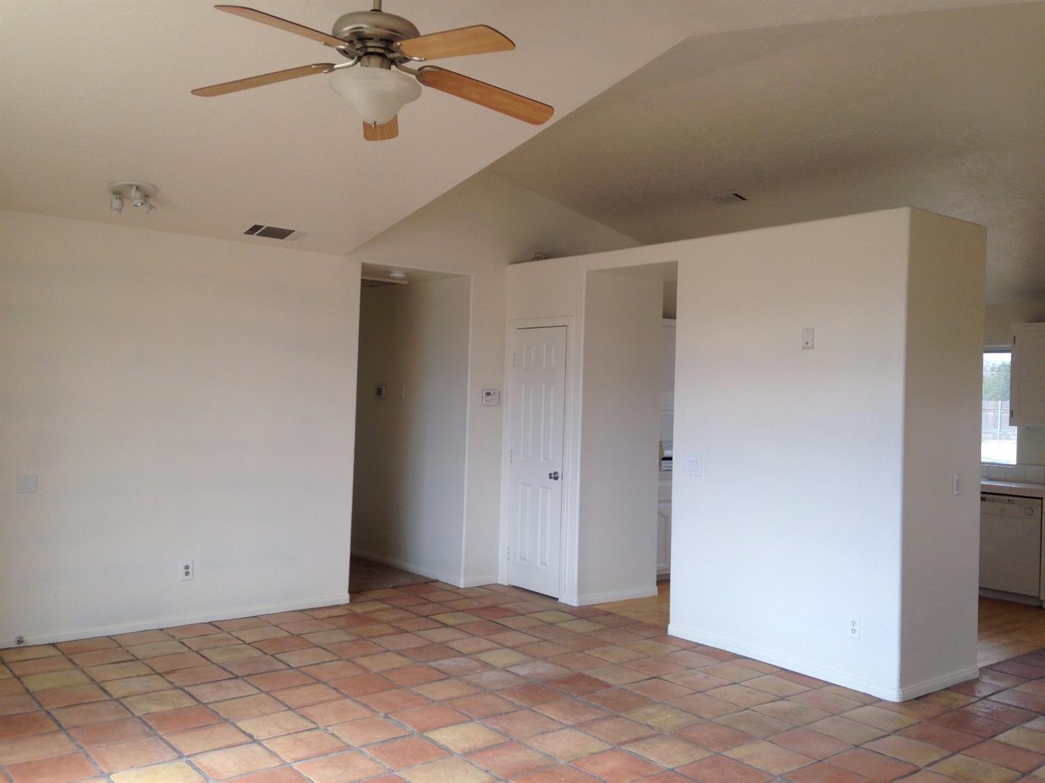 18978 Madrone St, Hesperia, CA 92345 photo 9